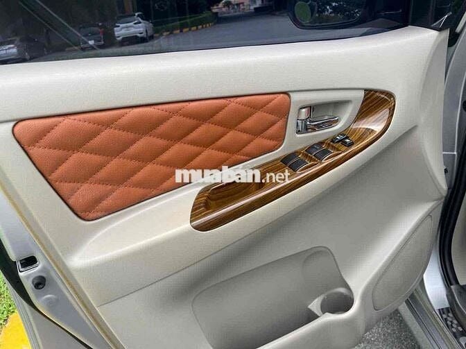 Toyota Innova 2015 - 130000 km