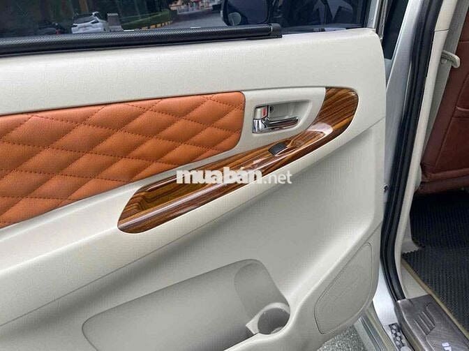 Toyota Innova 2015 - 130000 km