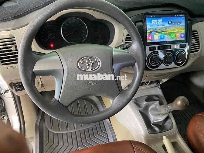 Toyota Innova 2015 - 130000 km