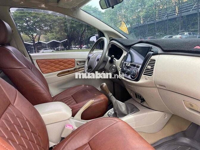 Toyota Innova 2015 - 130000 km