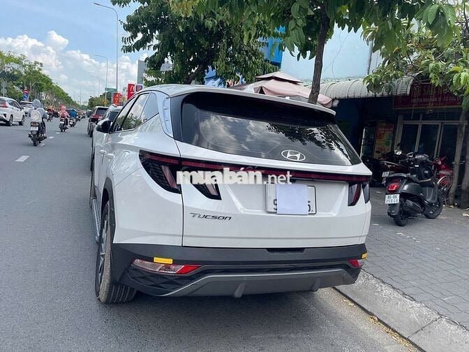 Hyundai Tucson 2023 2.0 AT Đặc biệt - 5000 km