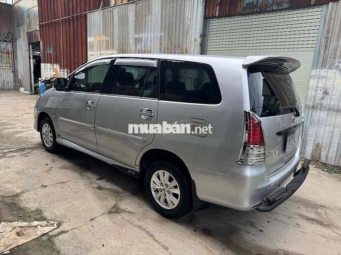 Toyota Innova 2011 G - 128 km