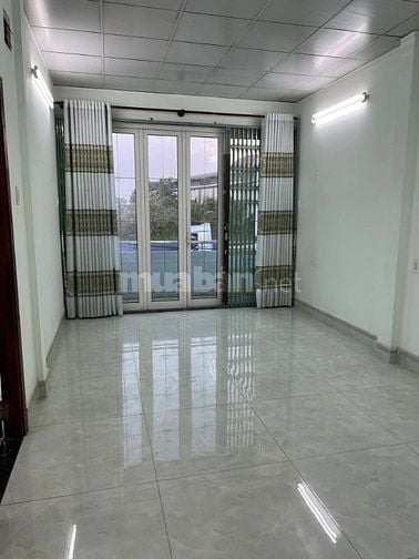 870tr cần bán nhanh nhà rộng đẹp nằm gần QL1A