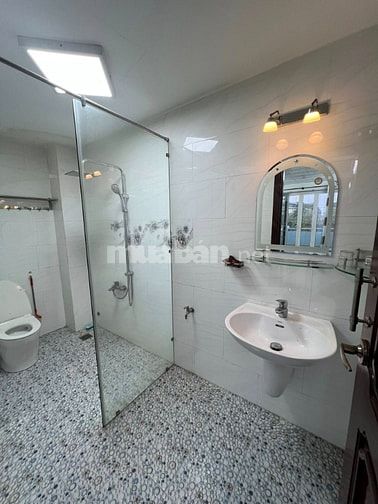 870tr cần bán nhanh nhà rộng đẹp nằm gần QL1A