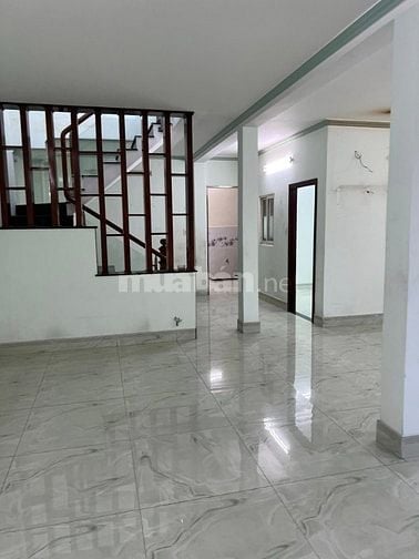 870tr cần bán nhanh nhà rộng đẹp nằm gần QL1A