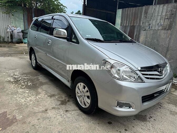 Toyota Innova 2011 G - 128 km