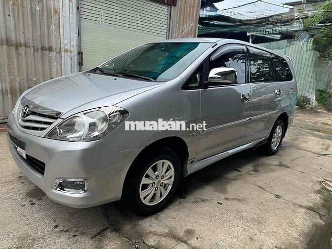 Toyota Innova 2011 G - 128 km