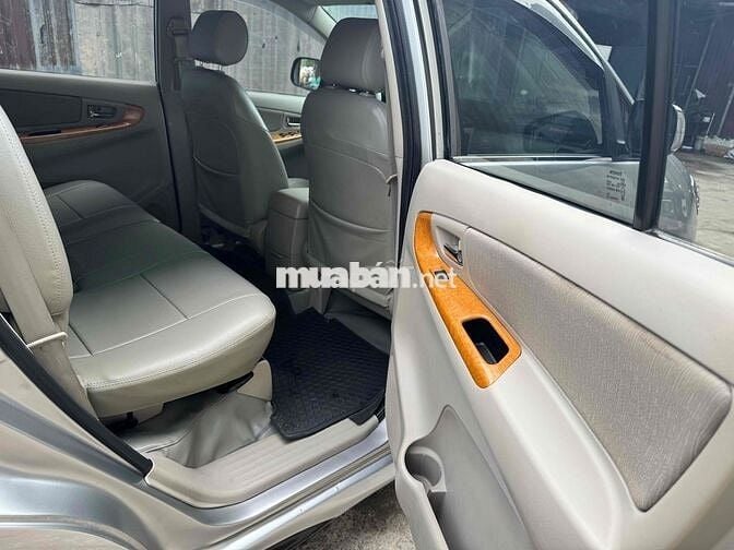 Toyota Innova 2011 G - 128 km