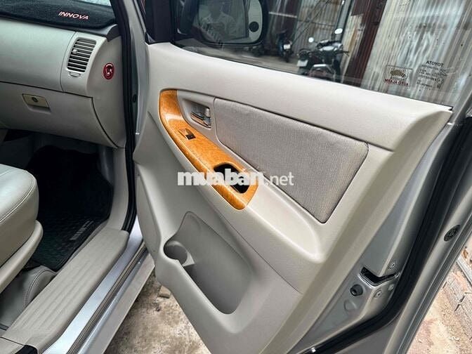 Toyota Innova 2011 G - 128 km
