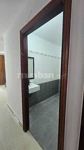 PHÒNG TRỌ CÓ CHỔ ĐẬU Ô TÔ, MẶT TIỀN, CỬA SỔ, BAN CÔNG ĐẦY ĐỦ