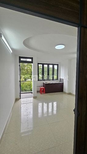 PHÒNG TRỌ CÓ CHỔ ĐẬU Ô TÔ, MẶT TIỀN, CỬA SỔ, BAN CÔNG ĐẦY ĐỦ