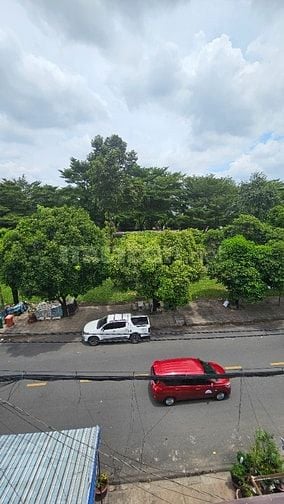 PHÒNG TRỌ CÓ CHỔ ĐẬU Ô TÔ, MẶT TIỀN, CỬA SỔ, BAN CÔNG ĐẦY ĐỦ
