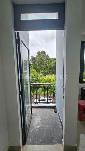 PHÒNG TRỌ CÓ CHỔ ĐẬU Ô TÔ, MẶT TIỀN, CỬA SỔ, BAN CÔNG ĐẦY ĐỦ