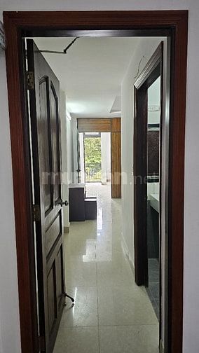 PHÒNG TRỌ CÓ CHỔ ĐẬU Ô TÔ, MẶT TIỀN, CỬA SỔ, BAN CÔNG ĐẦY ĐỦ
