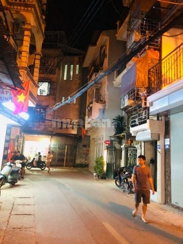 Cho hộ gia đình thuê để ở  hoặc kinh doanh