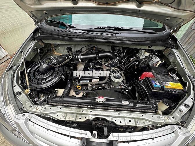 Toyota Innova 2011 G - 128 km