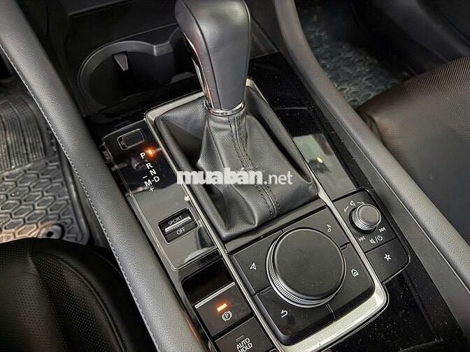 Mazda 3 2024 1.5L Sport Luxury - 6000 km