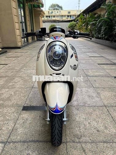 Scoopy 110 nhập thái lan màu trắng kem 2017