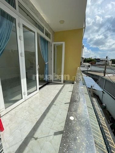 Cho thuê gấp nhà đẹp 8x16m – 4 phòng ngủ, mỗi phòng có WC riêng