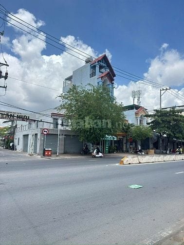 Hót hót!! Bán nhà mặt tiền Huỳnh Tấn Phát, Nhà Bè, Dt 5 x18,5m, 3 lầu,