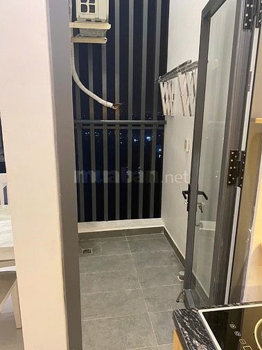 Cho thuê căn hộ tầng 24 view landmark81, tháp bút, căn góc giá 8,5tr