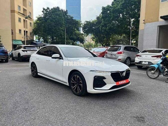 VinFast Lux A2.0 bản Plus 2022