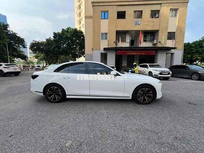 VinFast Lux A2.0 bản Plus 2022