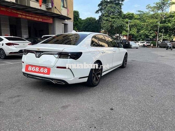 VinFast Lux A2.0 bản Plus 2022