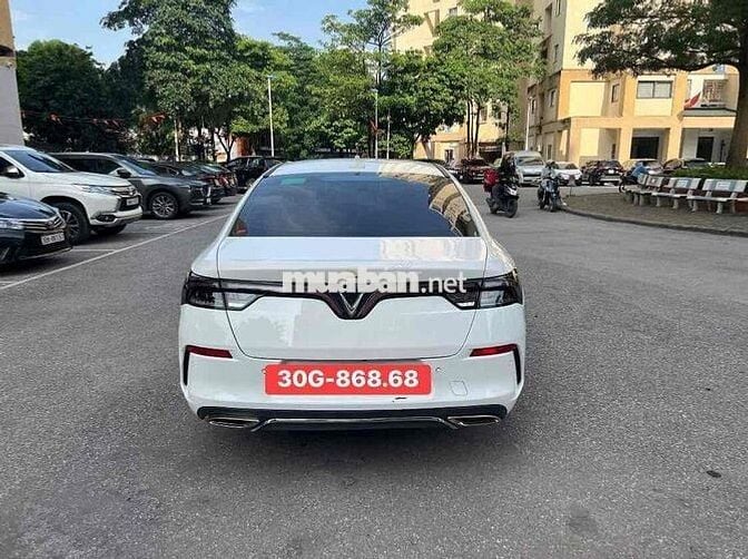 VinFast Lux A2.0 bản Plus 2022