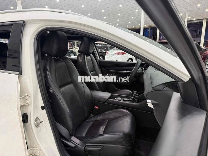 Mazda 3 2.0L Signature Premium -SX2021