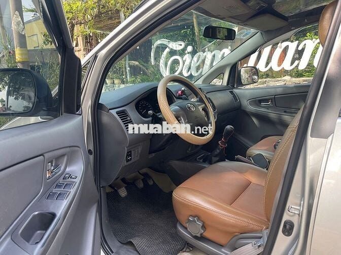 Tôi cần bán chiếc xe ô tô Toyota Innova 2.0E