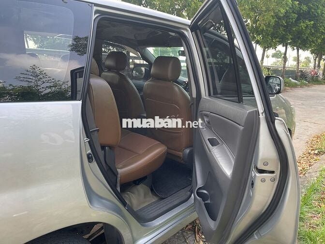 Tôi cần bán chiếc xe ô tô Toyota Innova 2.0E