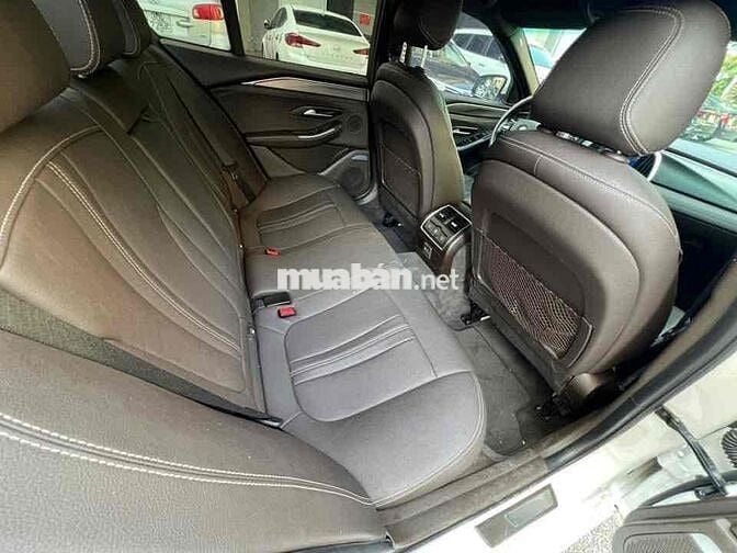VinFast Lux A2.0 bản Plus 2022