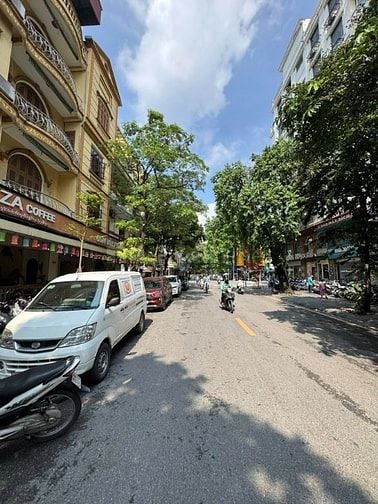 Bán nhà mặt phố Hoà Mã, 105m, 7 tầng thang máy, vỉa hè, ô tô 2 chiều