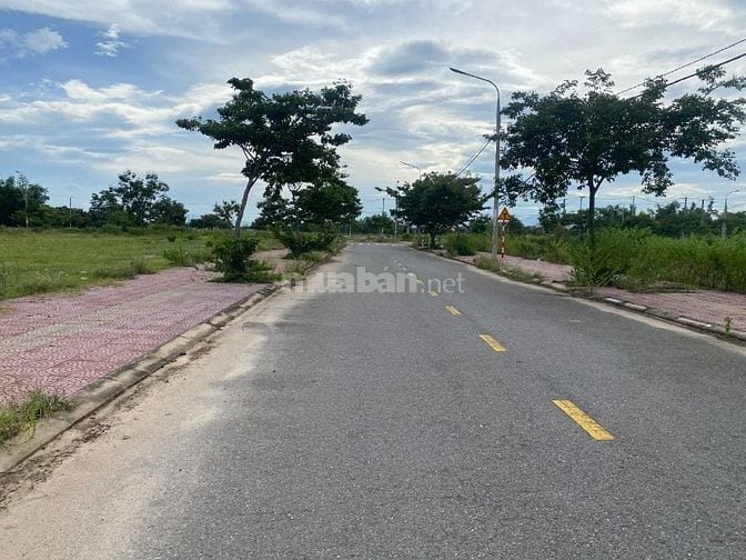 Chợ Lai Nghi (có sổ): Giá sụp hầm 14,1 tr/m2_Bán lô đối diện công viên