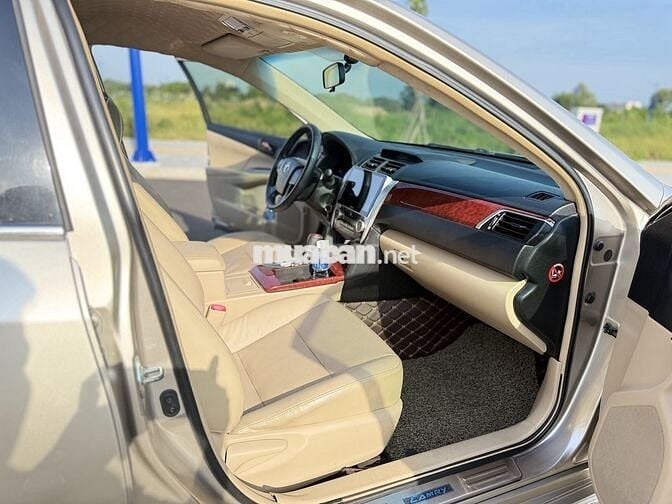 Toyota Camry 2014 2.0E - 90 km