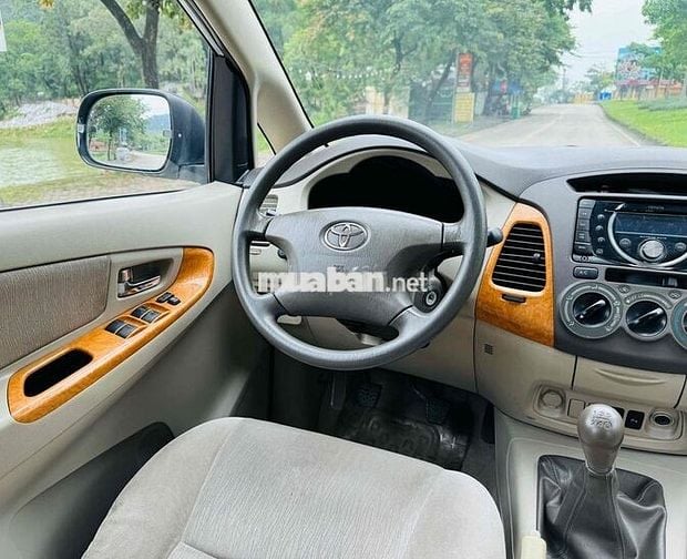 Toyota Innova 2010 G - 200000 km