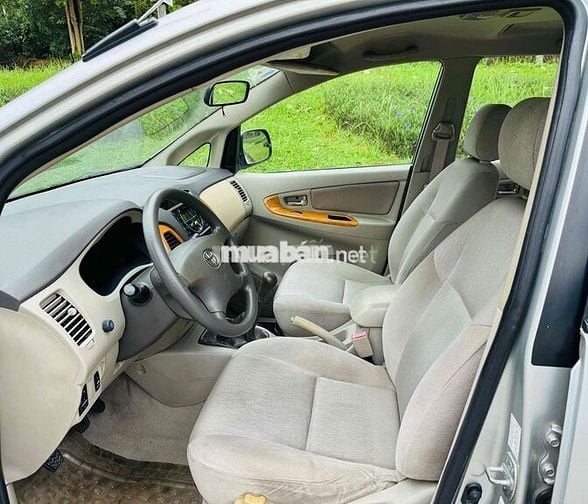 Toyota Innova 2010 G - 200000 km