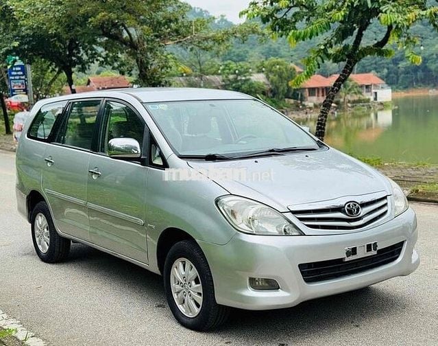 Toyota Innova 2010 G - 200000 km