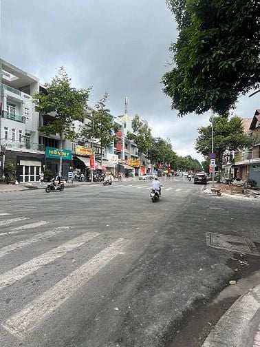 Nhà MT Dương Quang Đông P5Q8. DT 5x20m 1 trệt 4 lầu ST.
