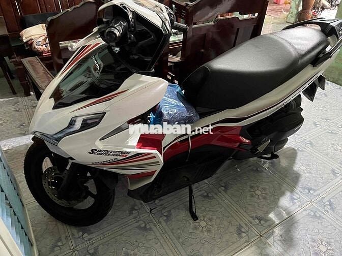 xe air blade màu trắng
