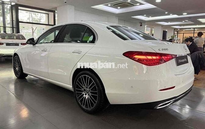 Mercedes Benz GLC Class 2023