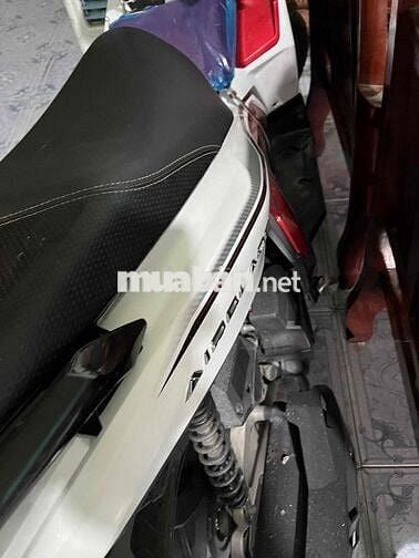 xe air blade màu trắng