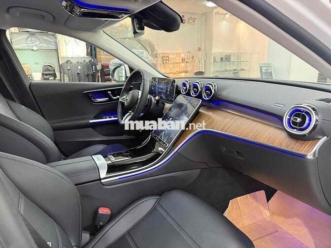 Mercedes Benz GLC Class 2023