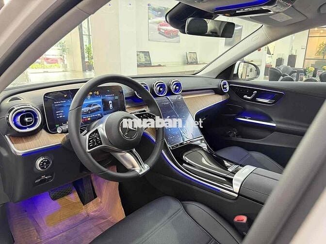 Mercedes Benz GLC Class 2023