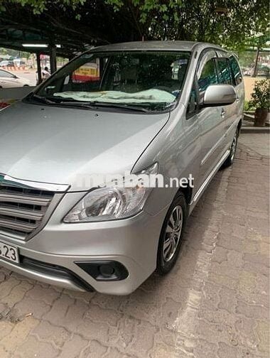 Toyota Innova 2015 2.0E - 900000 km
