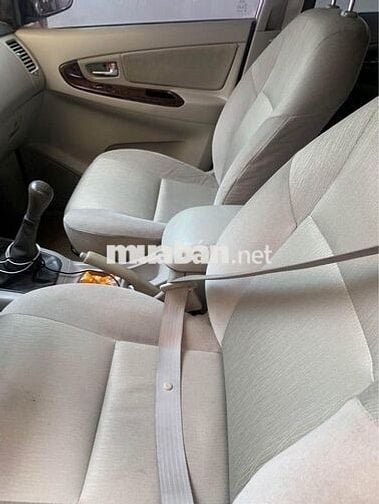 Toyota Innova 2015 2.0E - 900000 km