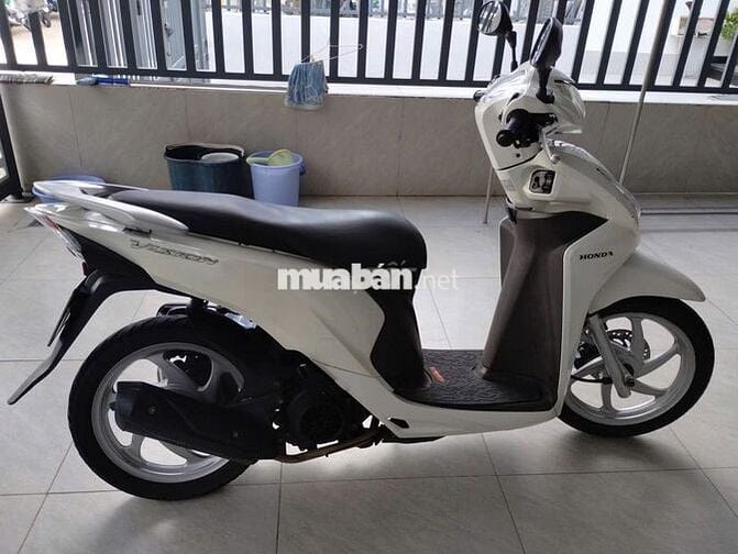 Cần bán xe tay ga Vision màu trắng