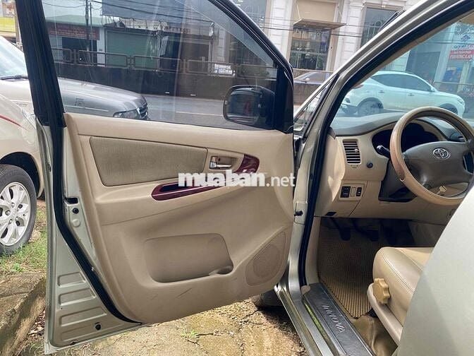 Toyota Innova 2006 G - 120000 km