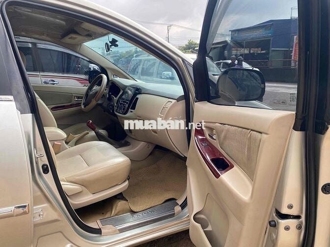 Toyota Innova 2006 G - 120000 km